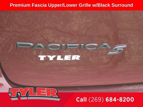 Used 2023 Chrysler Pacifica Limited w/ Uconnect Theater Family Group FWD image 13