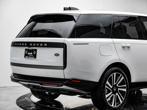 Used 2023 Land Rover Range Rover SE image 16