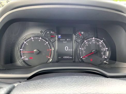 Used 2022 Toyota 4Runner SR5 Premium w/ Moonroof Package AWD/4WD image 24