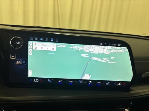 Used 2026 Chevrolet Traverse LT FWD image 21