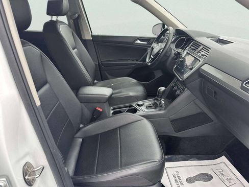 Used 2020 Volkswagen Tiguan SE w/ Panoramic Sunroof Package image 15