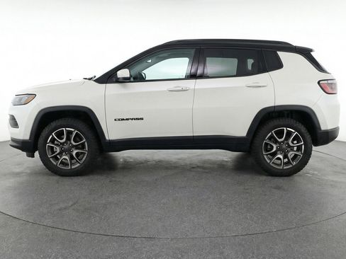 Used 2025 Jeep Compass Trailhawk AWD/4WD image 5