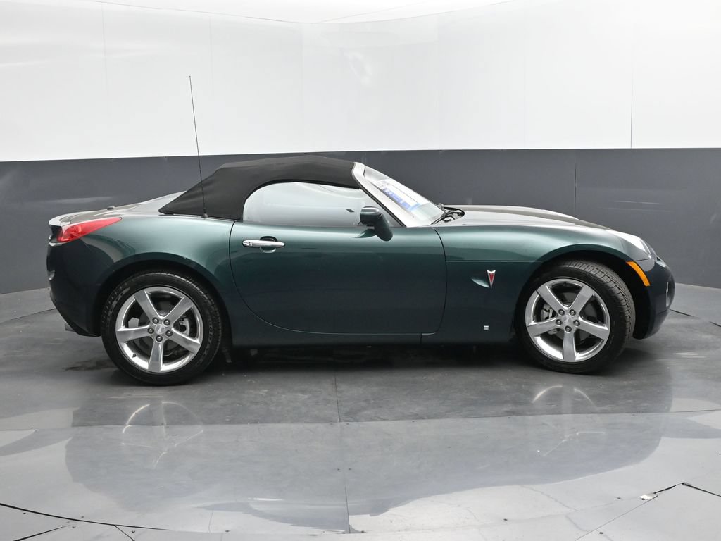 Used 2007 Pontiac Solstice GXP w/ Premium Package RWD image 32