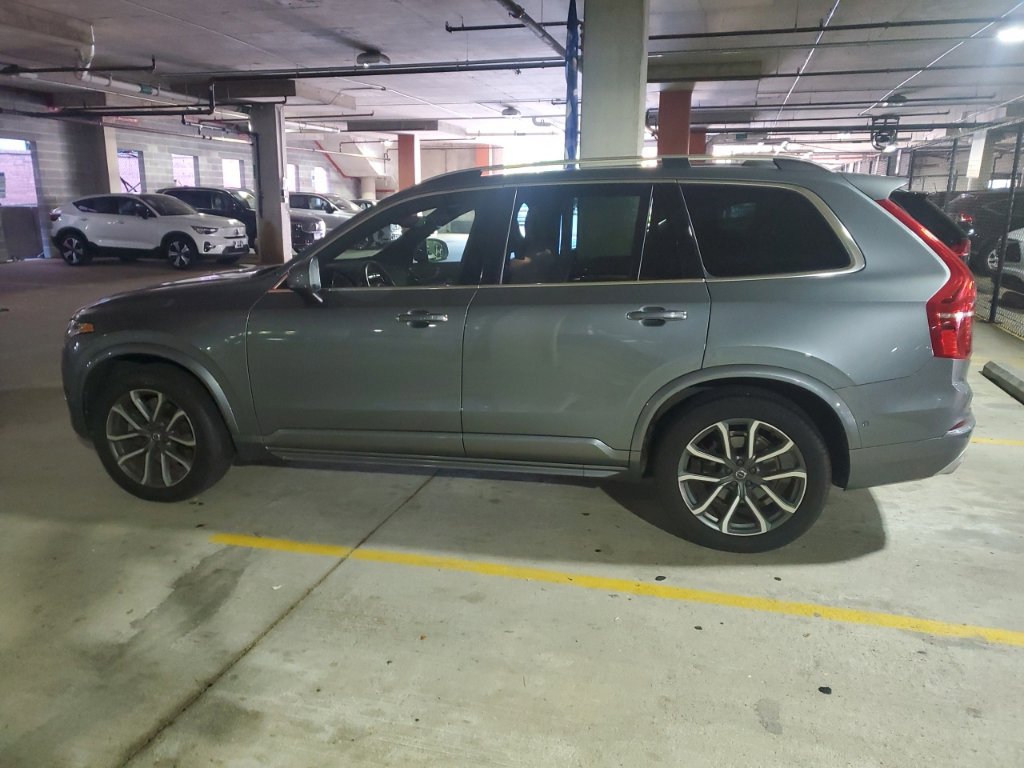 Used 2017 Volvo XC90 T6 Momentum w/ Vision Package AWD/4WD image 3