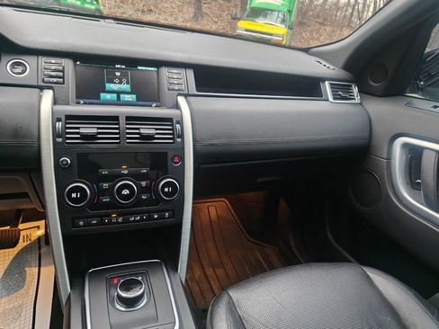 Used 2018 Land Rover Discovery Sport HSE image 24