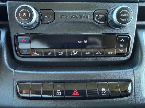 Used 2025 RAM ProMaster 2500 w/ Convenience Group image 36