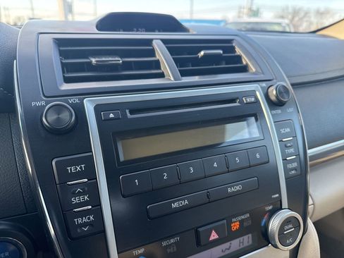 Used 2012 Toyota Camry LE image 19