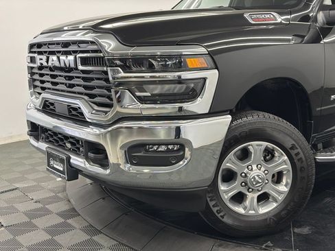 Used 2025 RAM 2500 Big Horn AWD/4WD image 4