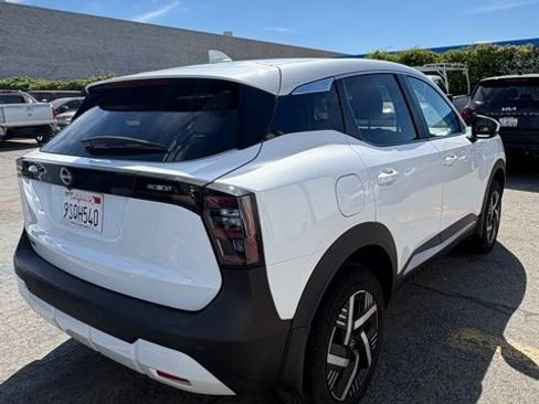 Used 2025 Nissan Kicks SV image 4