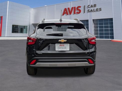 Used 2025 Chevrolet Trax LT w/ LT Convenience Package image 7