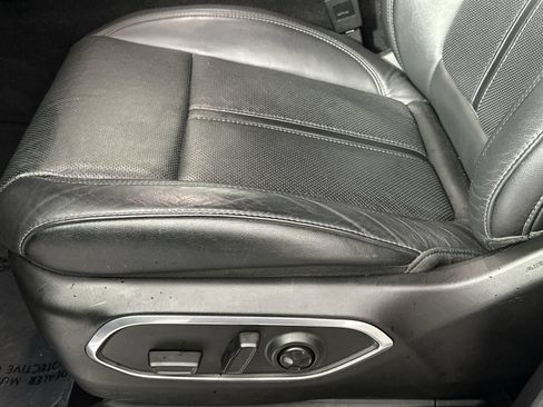 Used 2024 Jeep Wagoneer L Series III w/ Flexible Seating Group AWD/4WD image 12
