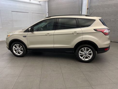 Used 2018 Ford Escape SE image 9