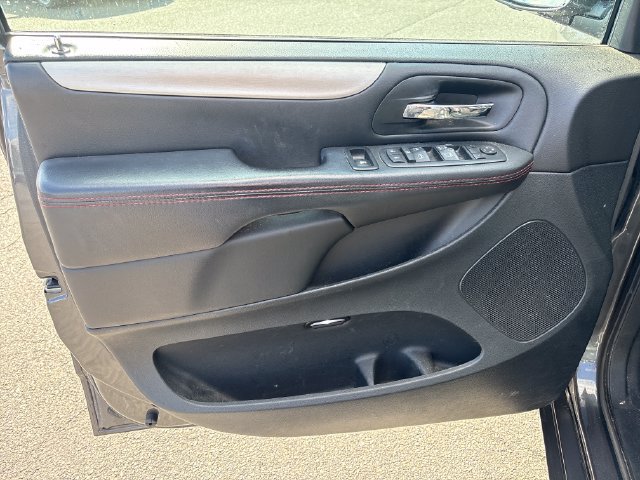 Used 2018 Dodge Grand Caravan GT w/ Safety Sphere Group FWD image 16