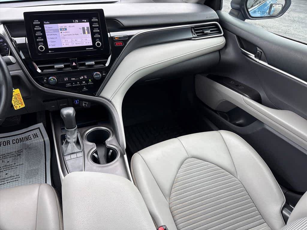 Used 2023 Toyota Camry SE FWD image 5