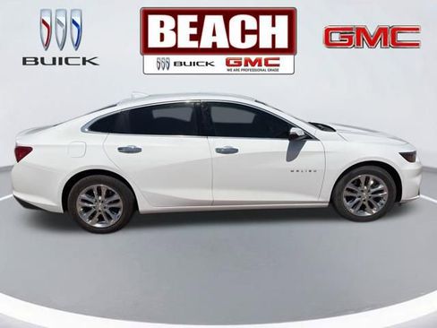 Used 2018 Chevrolet Malibu LT w/ Leather Package FWD image 8