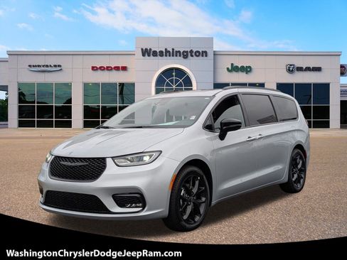 New 2026 Chrysler Pacifica Select image 1
