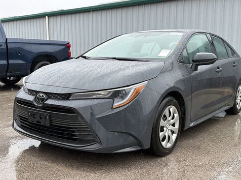 Used 2025 Toyota Corolla LE image 19