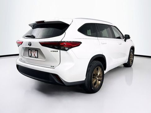 Used 2023 Toyota Highlander Bronze Edition image 10