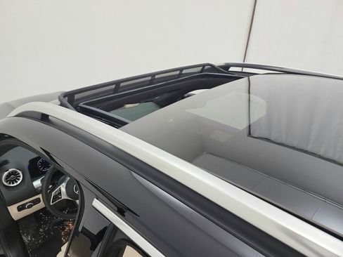 Certified 2025 Mercedes-Benz GLB 250 image 11