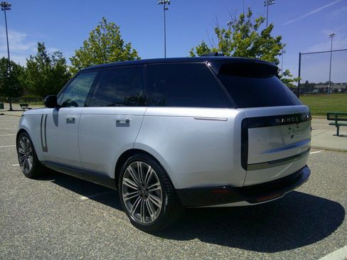 Used 2023 Land Rover Range Rover SE AWD/4WD image 5
