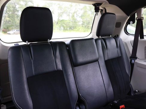 Used 2017 Dodge Grand Caravan SXT FWD image 24