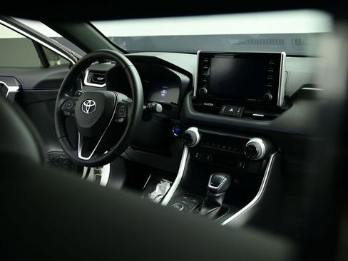 Used 2019 Toyota RAV4 XSE image 34