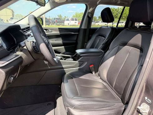 Used 2023 Jeep Grand Cherokee Limited AWD/4WD image 17