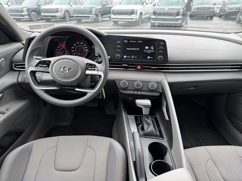 Certified 2023 Hyundai Elantra SE FWD image 16