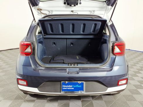 Certified 2024 Hyundai Venue Limited FWD image 8