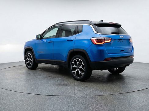 Used 2025 Jeep Compass Limited image 6