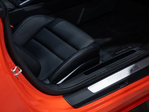 Used 2022 Porsche 911 Turbo S image 32