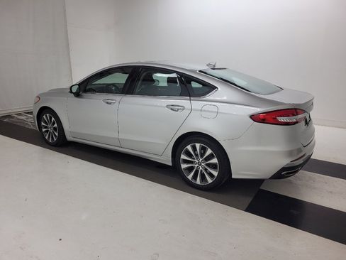 Used 2019 Ford Fusion SE image 3