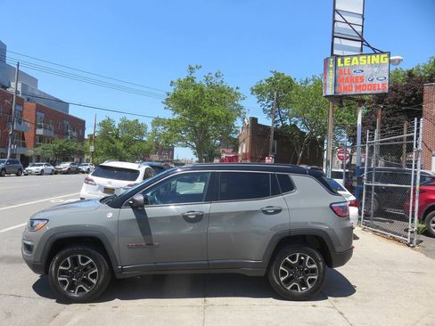 Used 2019 Jeep Compass Trailhawk w/ Cold Weather Group AWD/4WD image 7