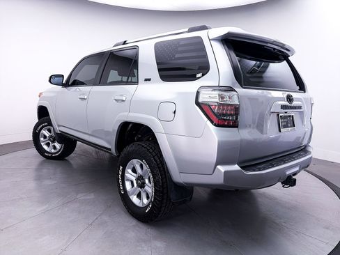 Used 2020 Toyota 4Runner SR5 Premium AWD/4WD image 4