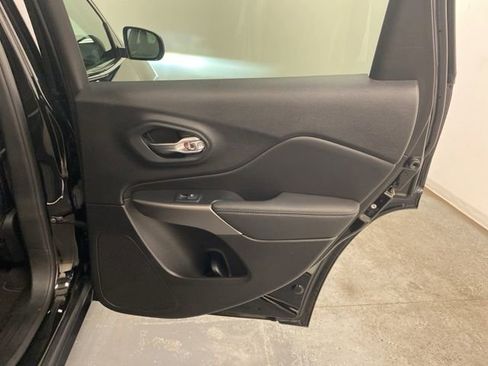 Used 2022 Jeep Cherokee Latitude Lux w/ Sun & Sound Group image 29