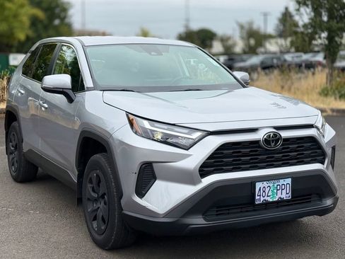 Used 2024 Toyota RAV4 LE AWD/4WD image 7