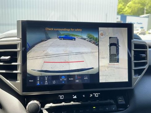 Used 2025 Toyota Tundra Limited AWD/4WD image 25