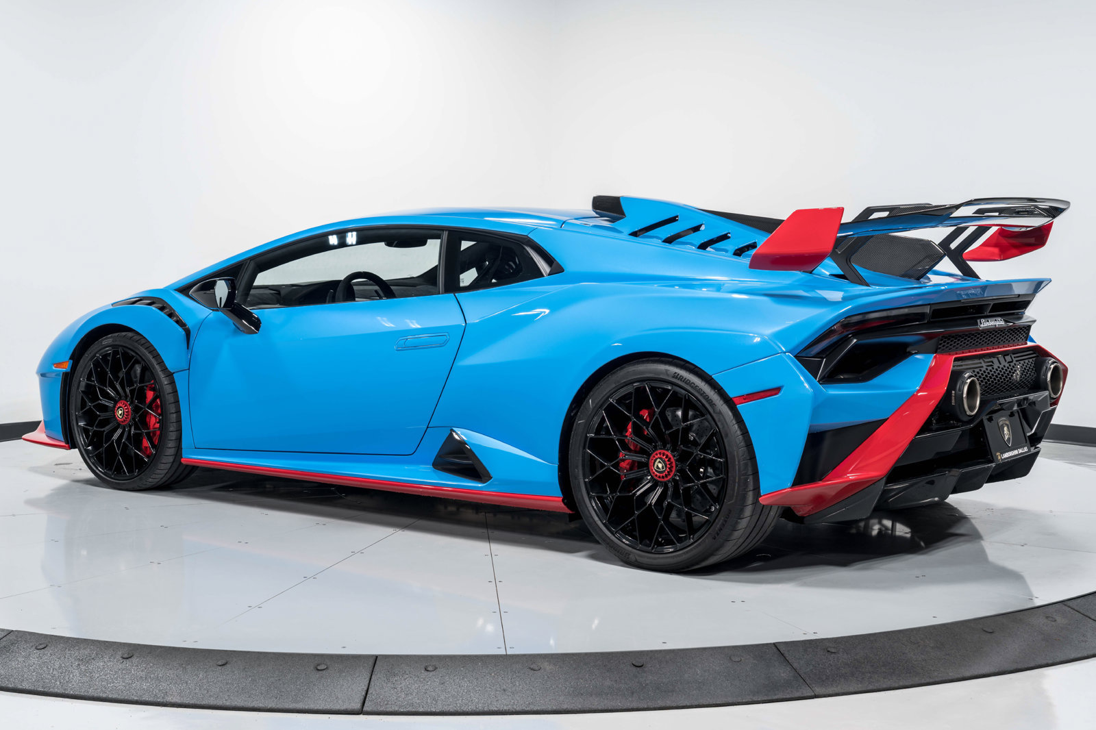 Used 2024 Lamborghini Huracan STO RWD image 5
