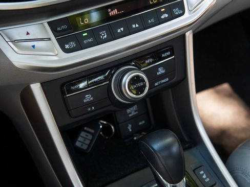 Used 2013 Honda Accord Touring image 38
