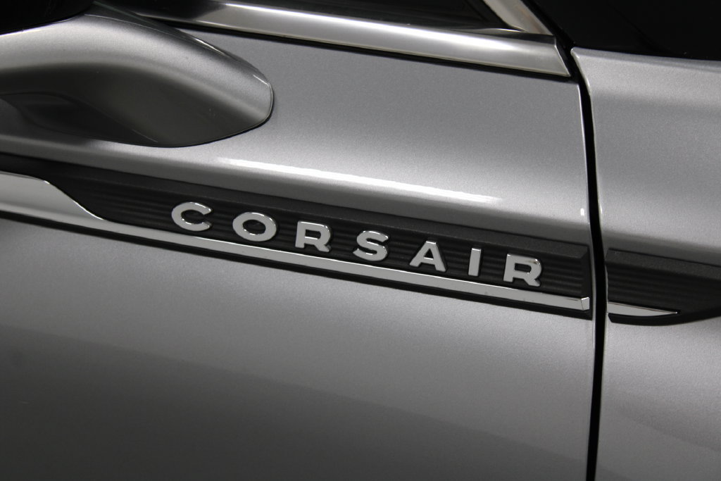 Used 2023 Lincoln Corsair AWD w/ Equipment Group 101A image 12