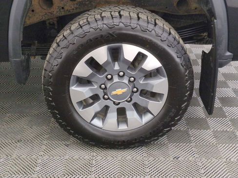 Used 2023 Chevrolet Silverado 2500 Custom w/ Custom Value Package image 12