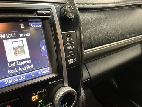 Used 2014 Toyota Camry SE image 25