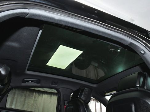 Used 2022 Porsche Cayenne Platinum Edition image 60