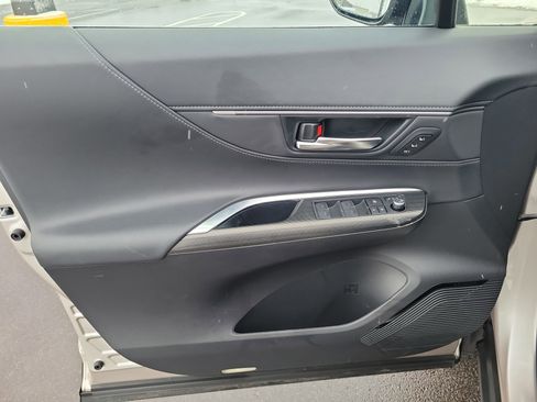 Used 2023 Toyota Venza Limited image 21