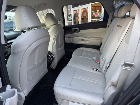 New 2025 Kia Sorento S image 19