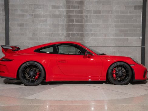 Used 2018 Porsche 911 GT3 RWD image 2