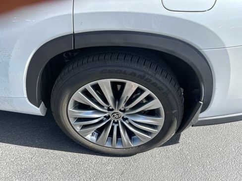 Used 2022 Toyota Highlander Platinum FWD image 16
