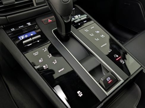 New 2026 Porsche Macan image 33