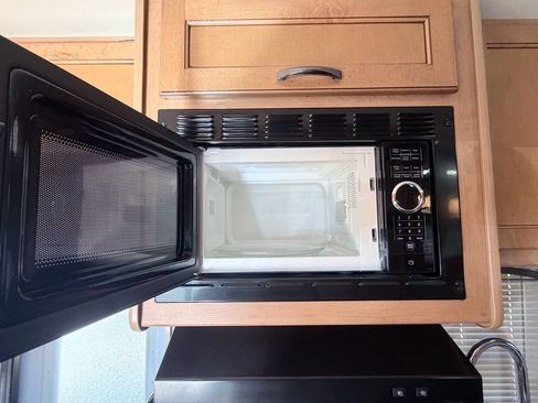 Used 2017 Ford E-450 and Econoline 450 Super Duty w/ Motorhome Prep Package RWD image 17