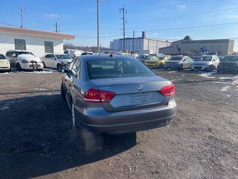 Used 2014 Volkswagen Passat 1.8T Wolfsburg Edition image 7